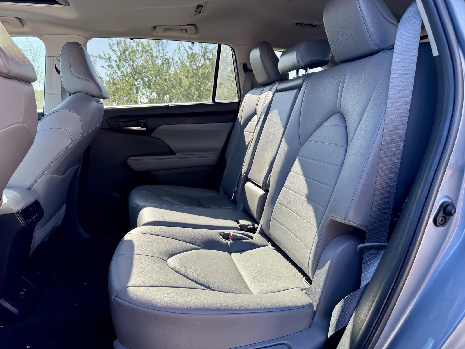 Used 2020 Toyota Highlander XLE image 13