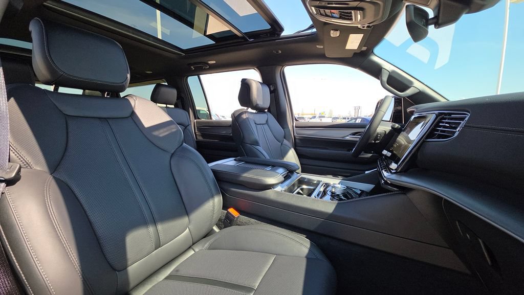 New 2026 Jeep Grand Wagoneer Limited w/ Premium Group II AWD/4WD image 12
