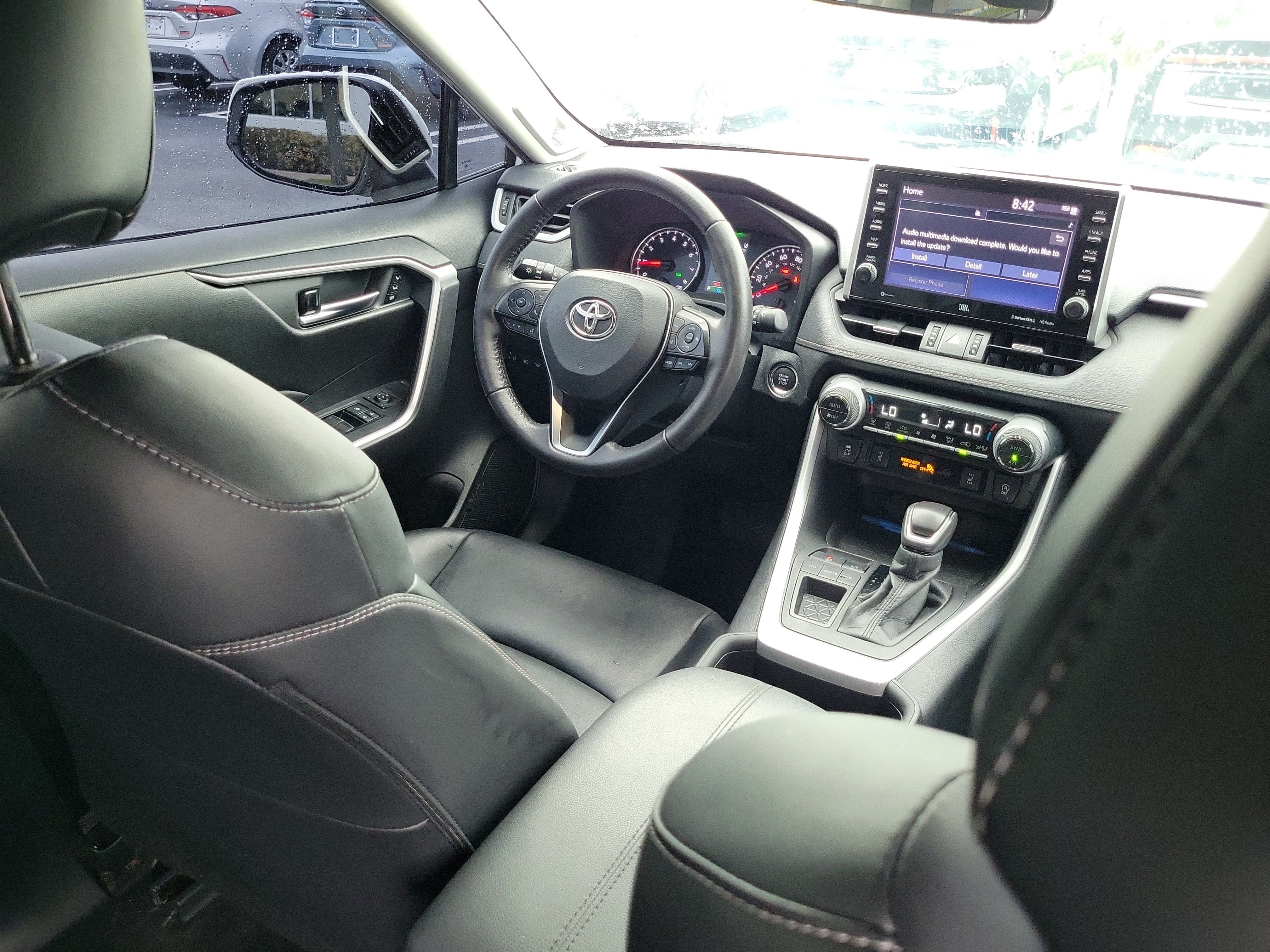 Used 2022 Toyota RAV4 XLE Premium FWD image 14