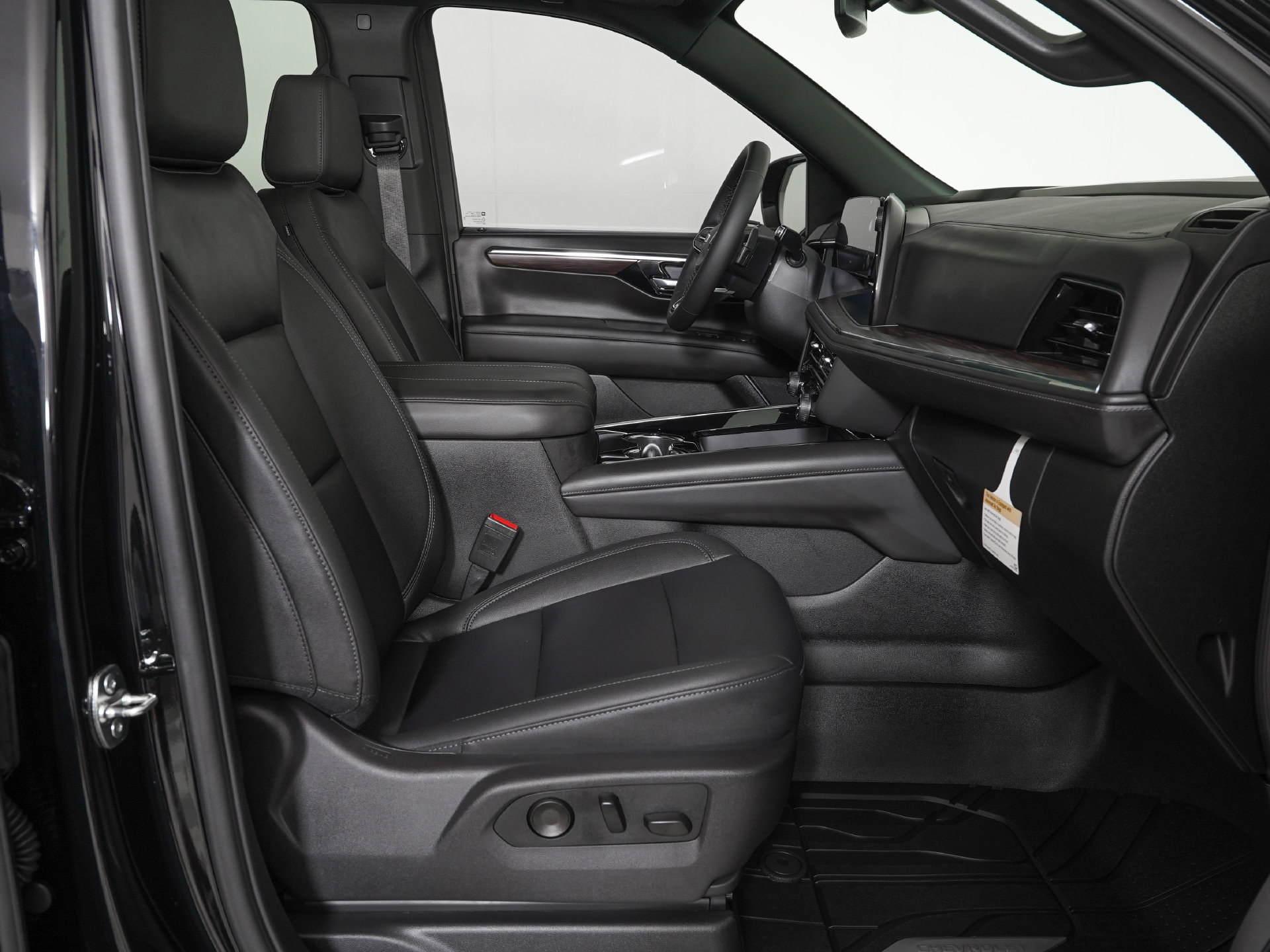 Used 2026 Chevrolet Tahoe Z71 w/ Comfort Package AWD/4WD image 10