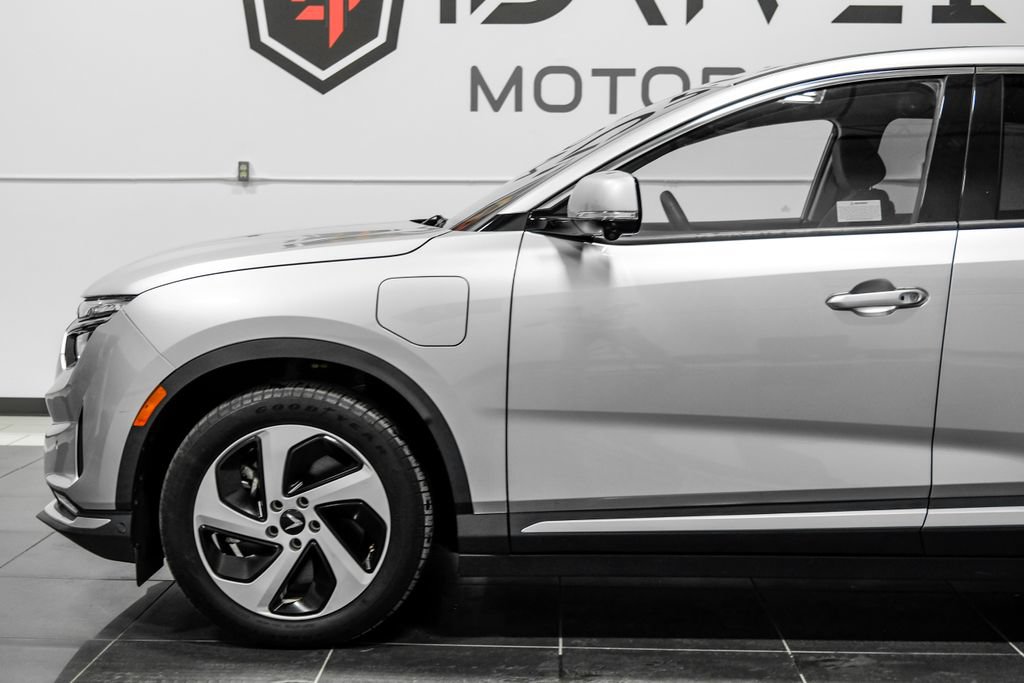 Used 2023 VinFast VF 8 Eco AWD/4WD image 14