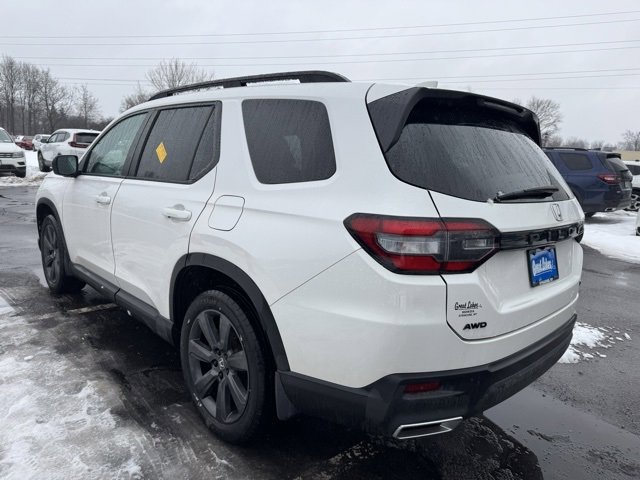 Used 2023 Honda Pilot Sport image 4