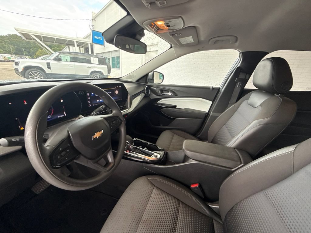 Used 2024 Chevrolet Trax LT FWD image 24