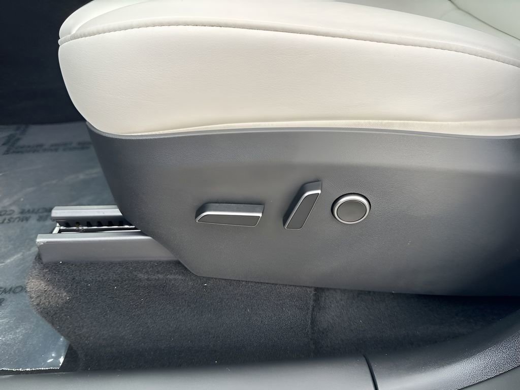 Used 2023 Tesla Model Y Long Range image 10