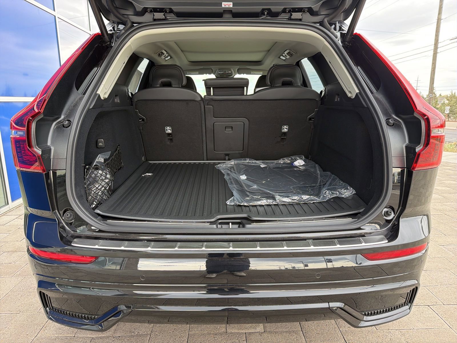 New 2026 Volvo XC60 B5 Ultra w/ Protection Package Premier AWD/4WD image 9