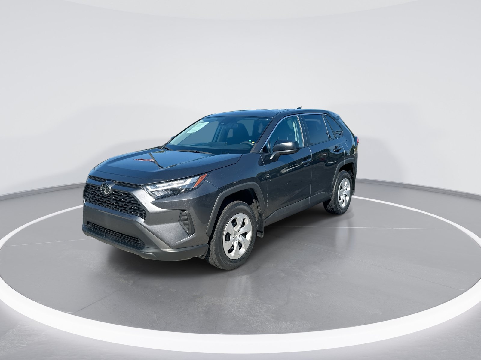 Used 2024 Toyota RAV4 LE FWD image 5
