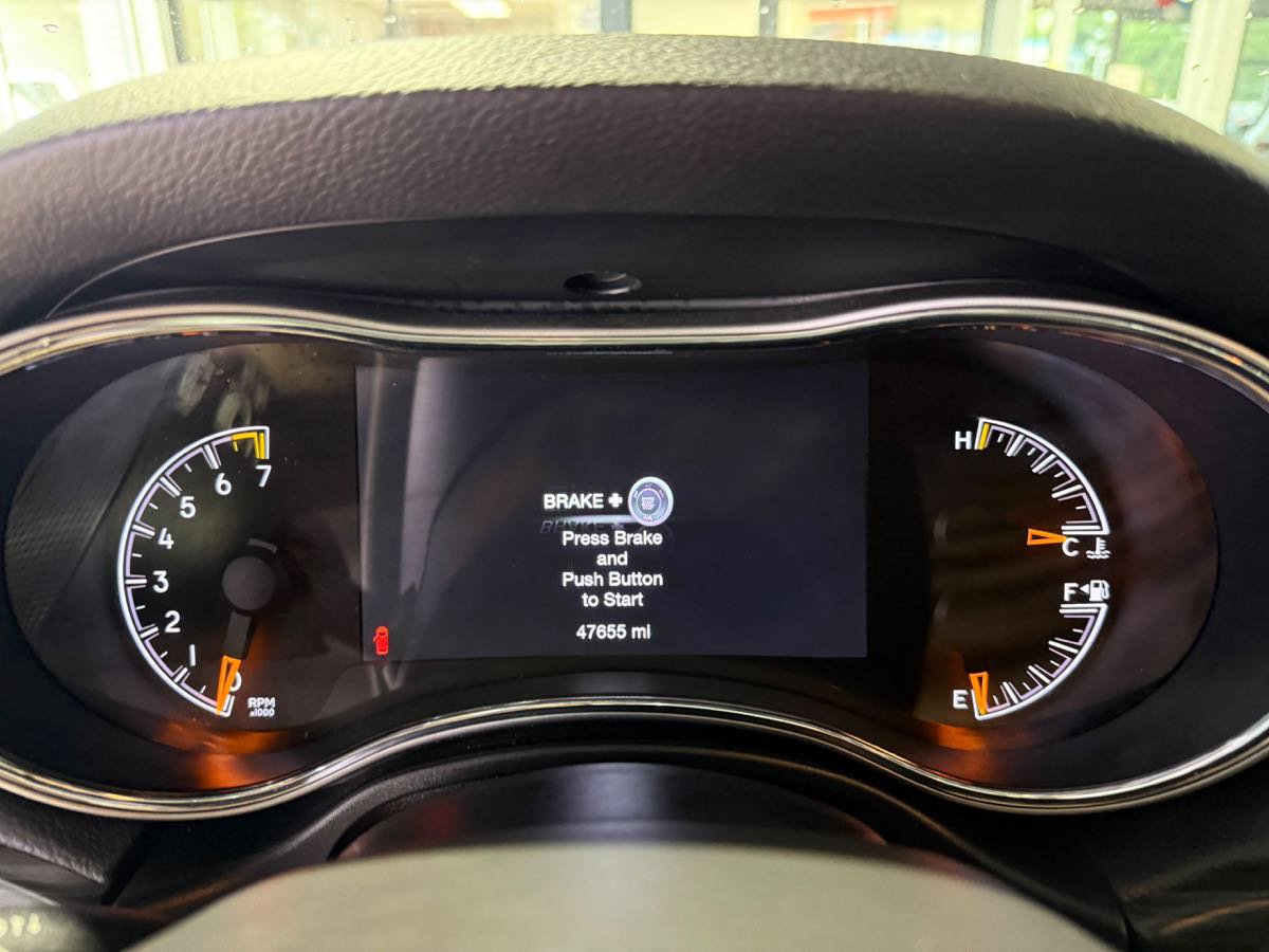 Used 2019 Jeep Grand Cherokee Altitude AWD/4WD image 16