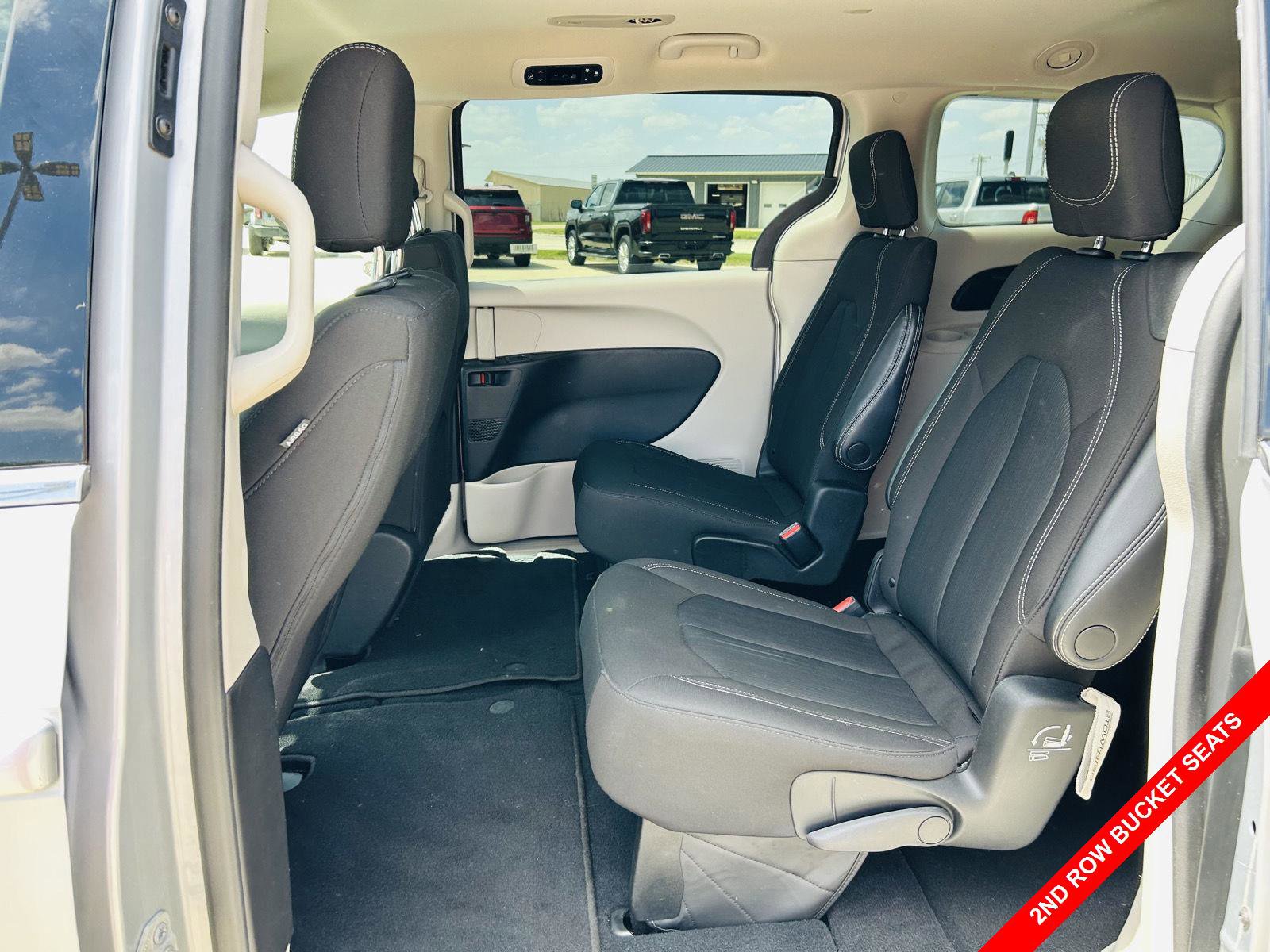 Used 2023 Chrysler Voyager LX image 23