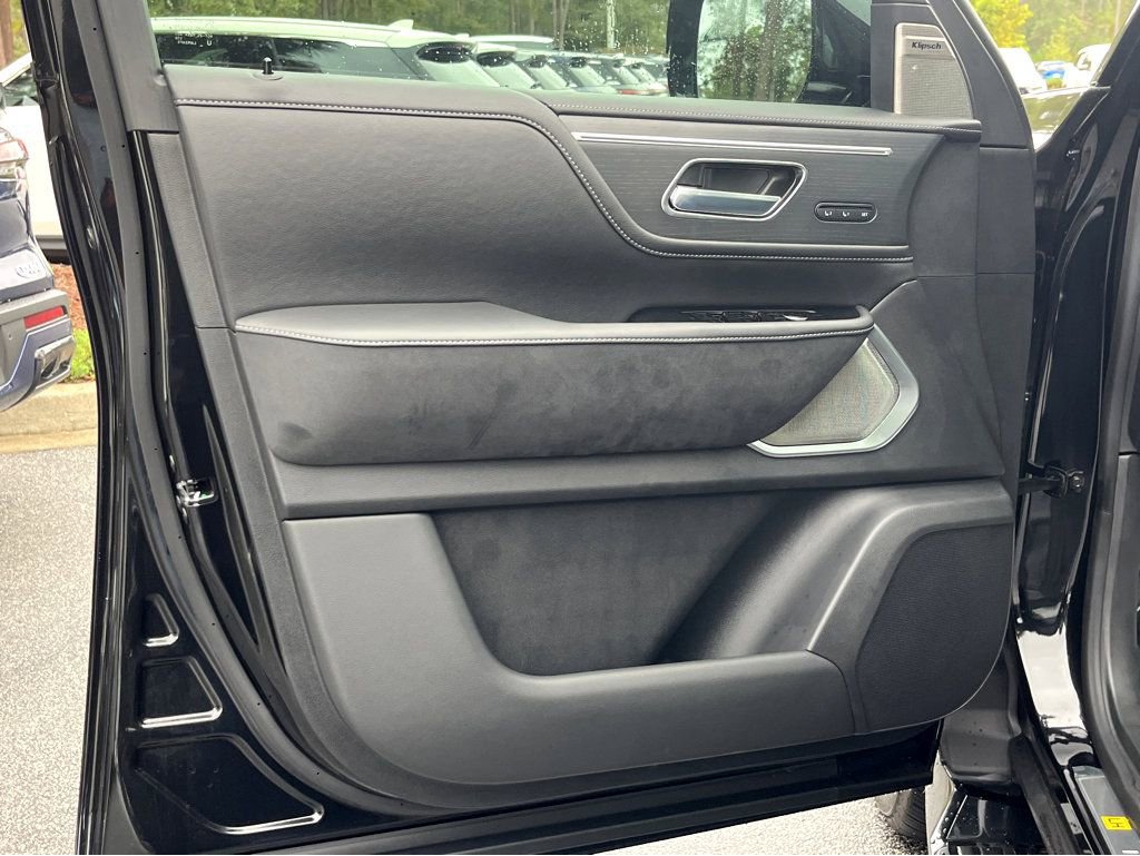 Certified 2025 INFINITI QX80 Sensory image 17