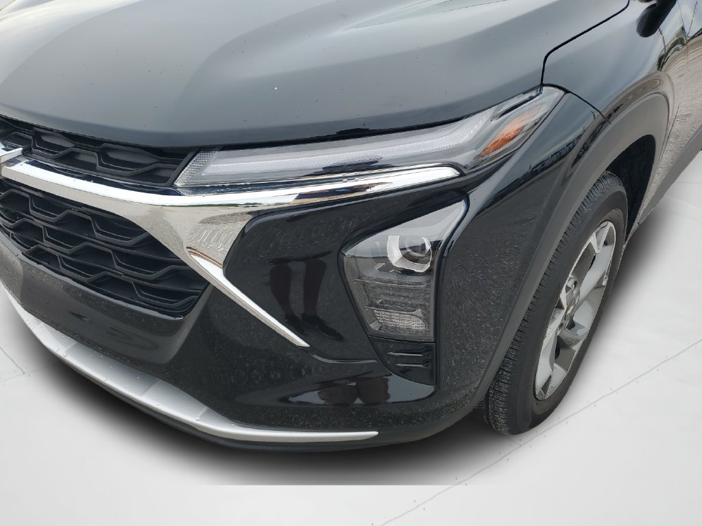 Used 2025 Chevrolet Trax LT w/ Driver Confidence Package FWD image 9