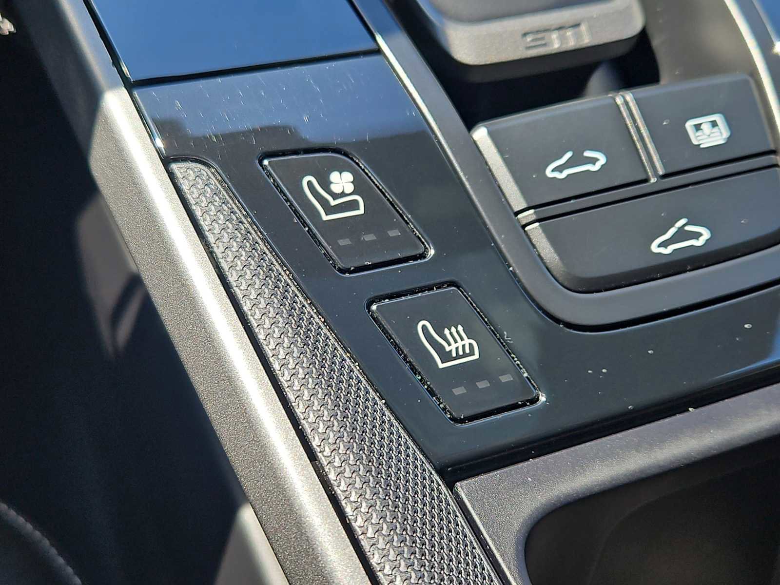 Certified 2025 Porsche 911 Carrera RWD image 39
