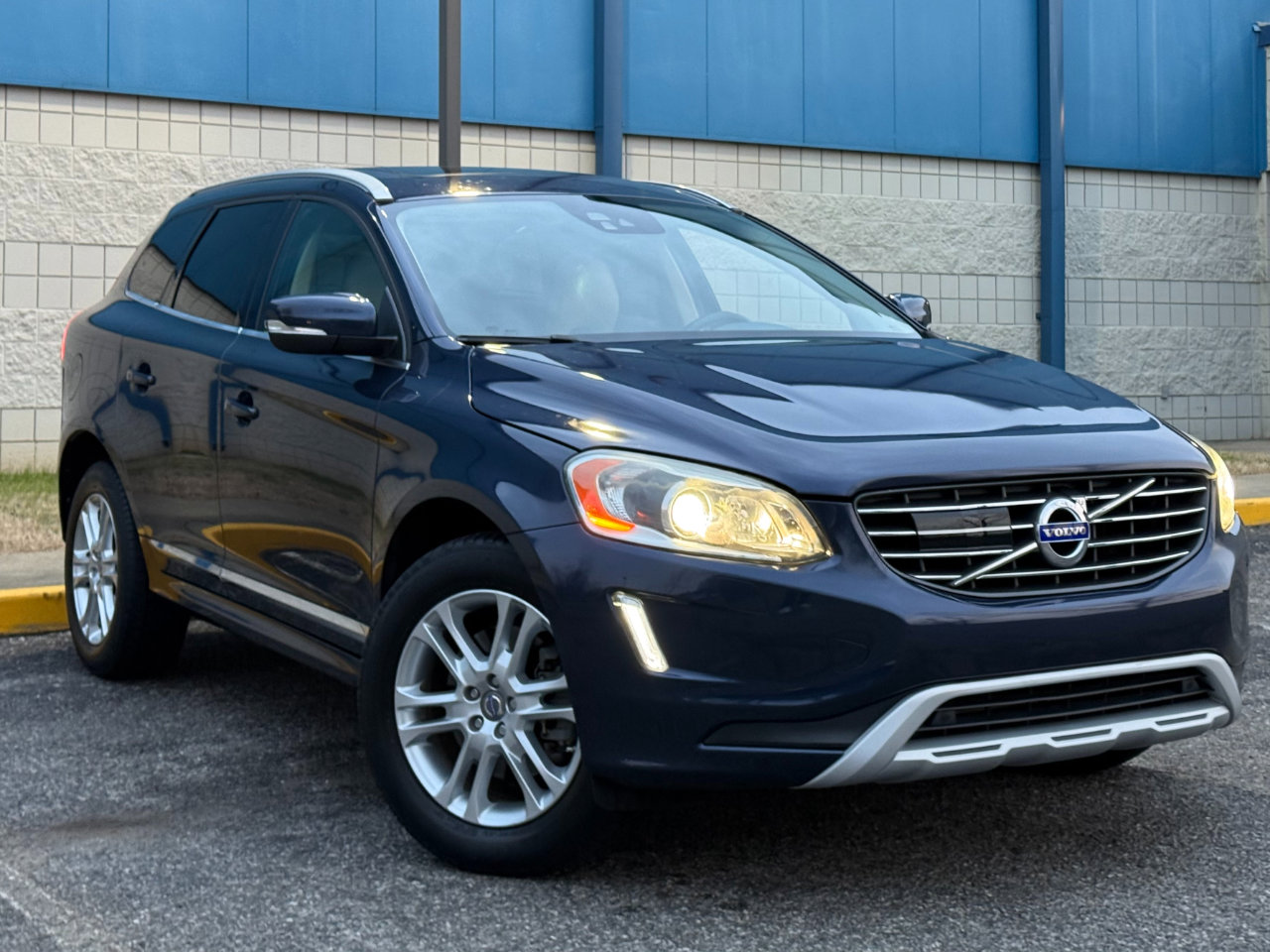 Used 2015 Volvo XC60 T5 Platinum image 3