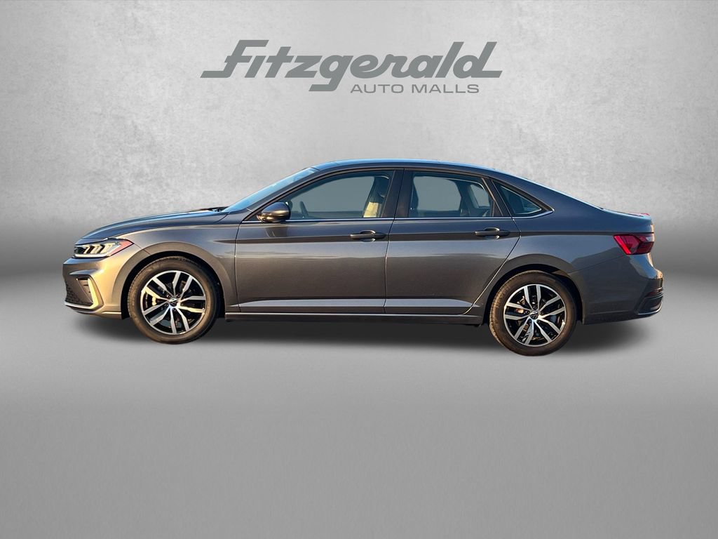 Used 2025 Volkswagen Jetta SE FWD image 5