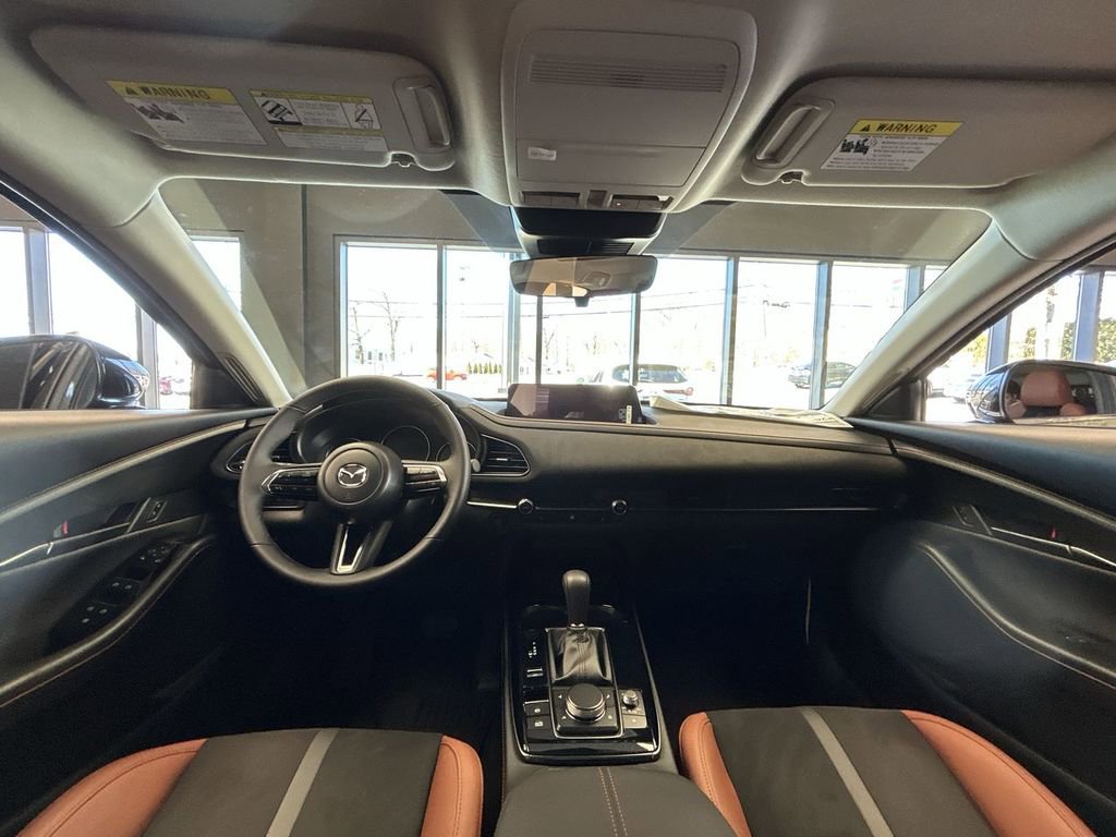 New 2025 MAZDA CX-30 Carbon image 12