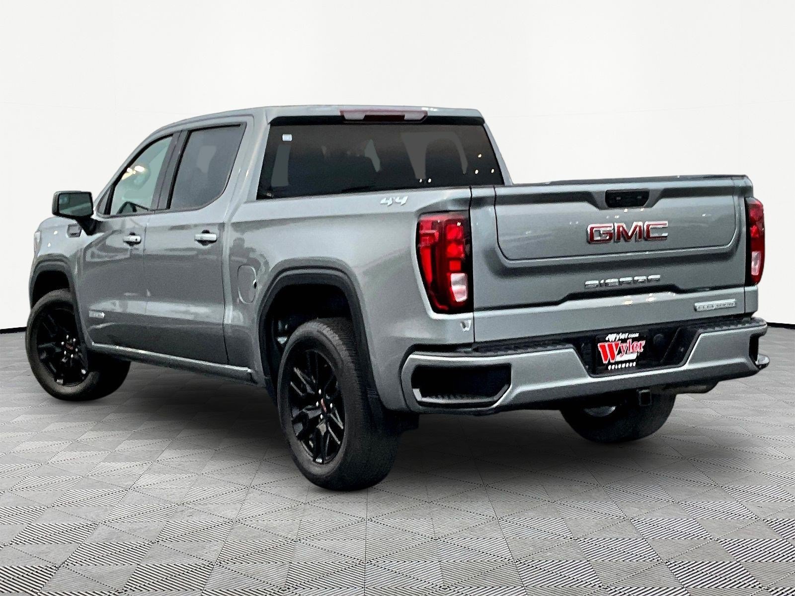 Used 2024 GMC Sierra 1500 Elevation AWD/4WD image 4