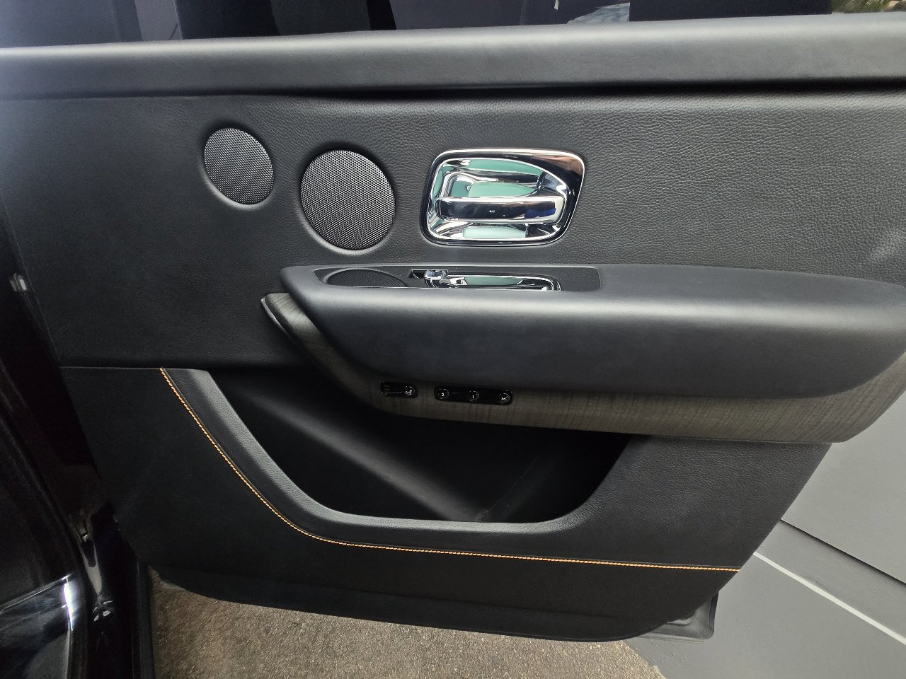 Used 2020 Rolls-Royce Cullinan Black Badge image 48