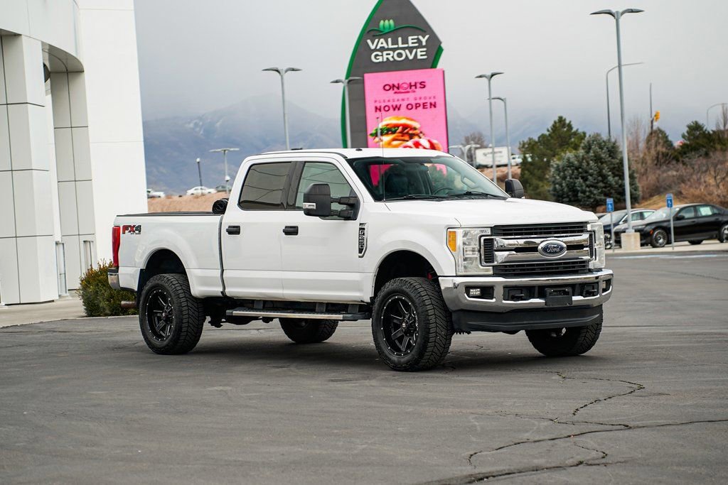 Used 2017 Ford F250 XLT w/ FX4 Off-Road Package image 3
