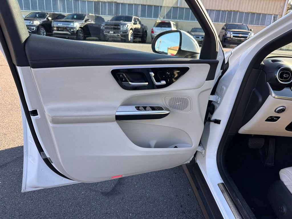 Used 2024 Mercedes-Benz GLC 300 4MATIC image 14