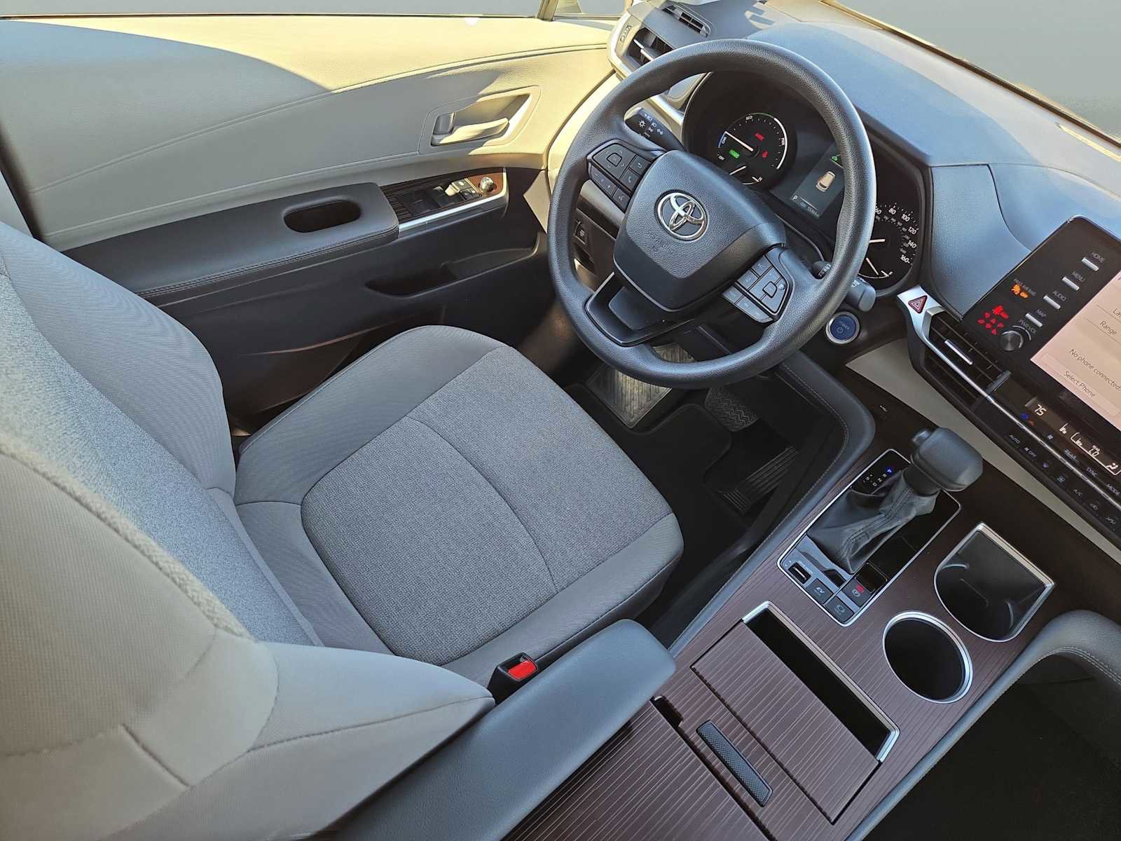 Used 2024 Toyota Sienna LE image 16