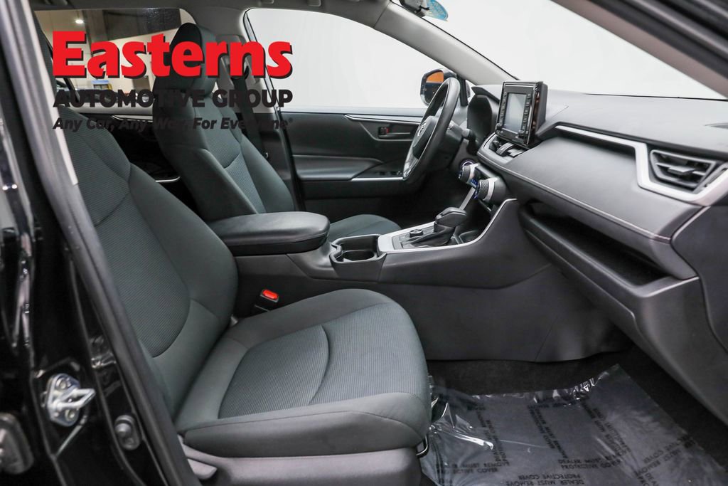 Used 2021 Toyota RAV4 LE image 23