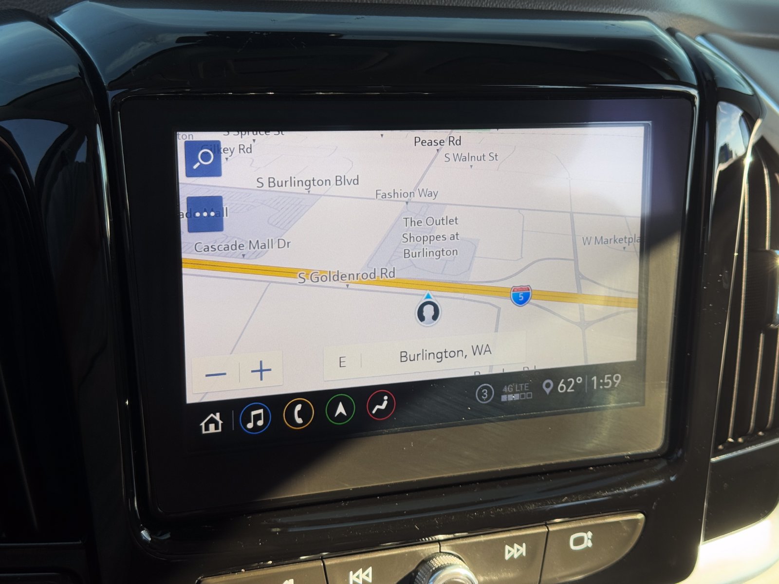 Used 2020 Chevrolet Traverse LT w/ LT Premium Package AWD/4WD image 17