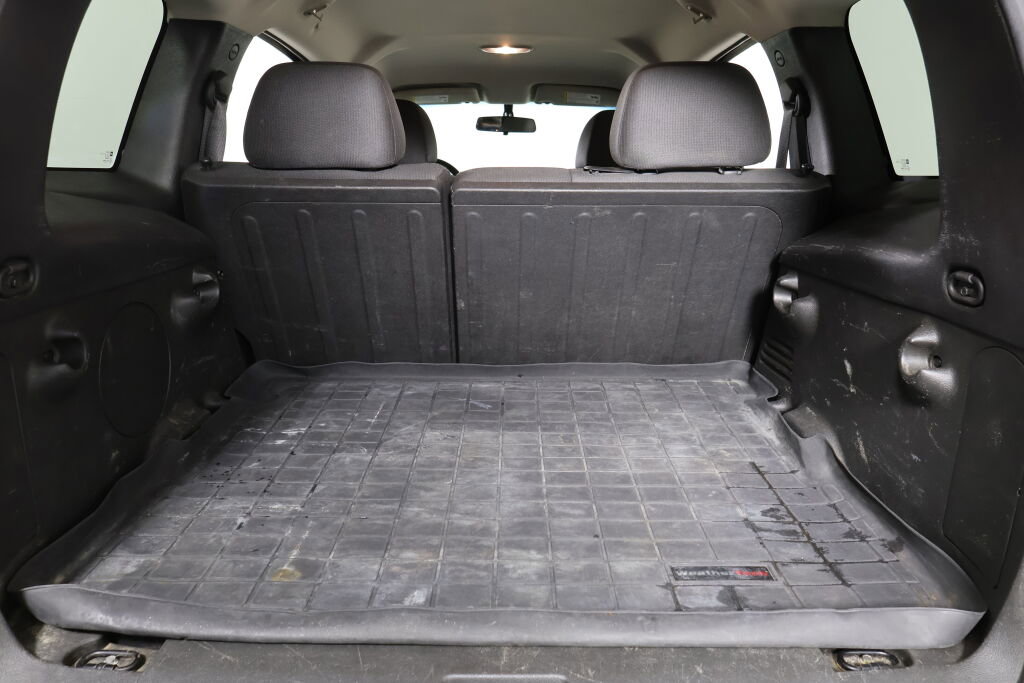 Used 2010 Chevrolet HHR LT image 18