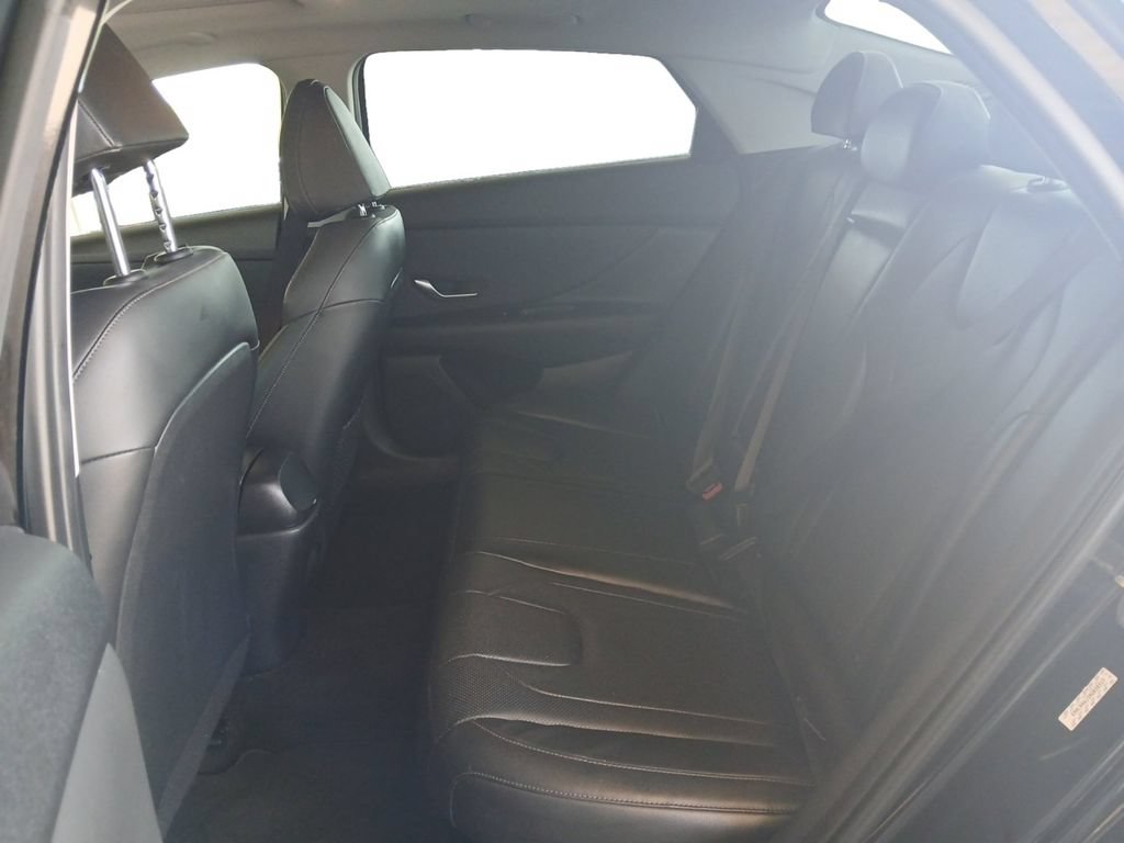 Used 2022 Hyundai Elantra Limited w/ Cargo Package FWD image 14