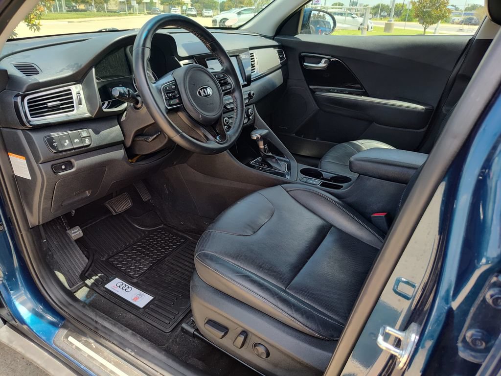 Used 2019 Kia Niro Touring FWD image 2