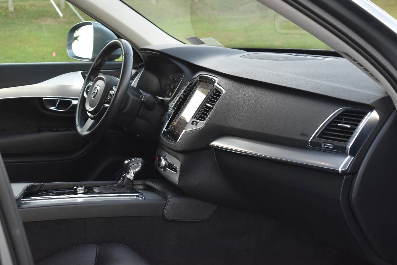 Used 2017 Volvo XC90 T6 Momentum w/ Vision Package image 17