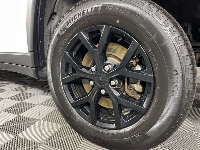 Used 2024 Jeep Grand Cherokee L Laredo image 13