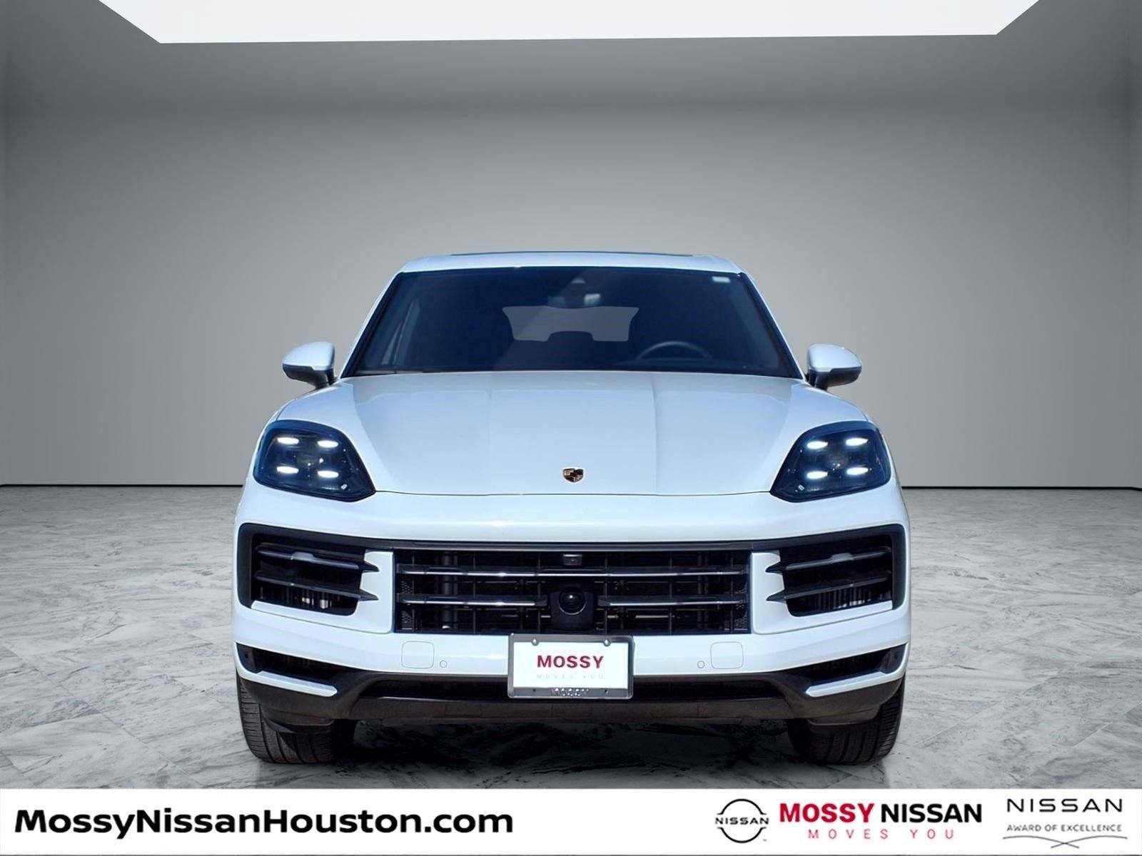 Used 2025 Porsche Cayenne image 3