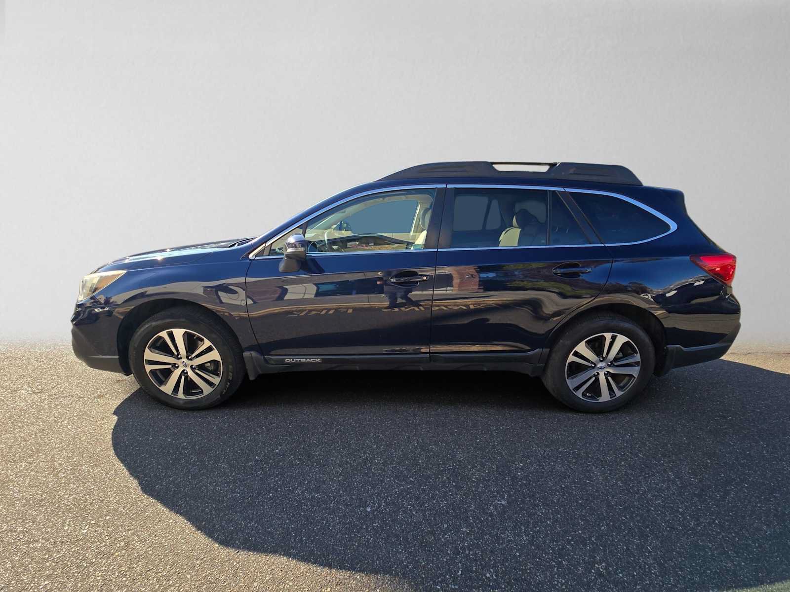 Used 2018 Subaru Outback 2.5i Limited AWD/4WD image 6