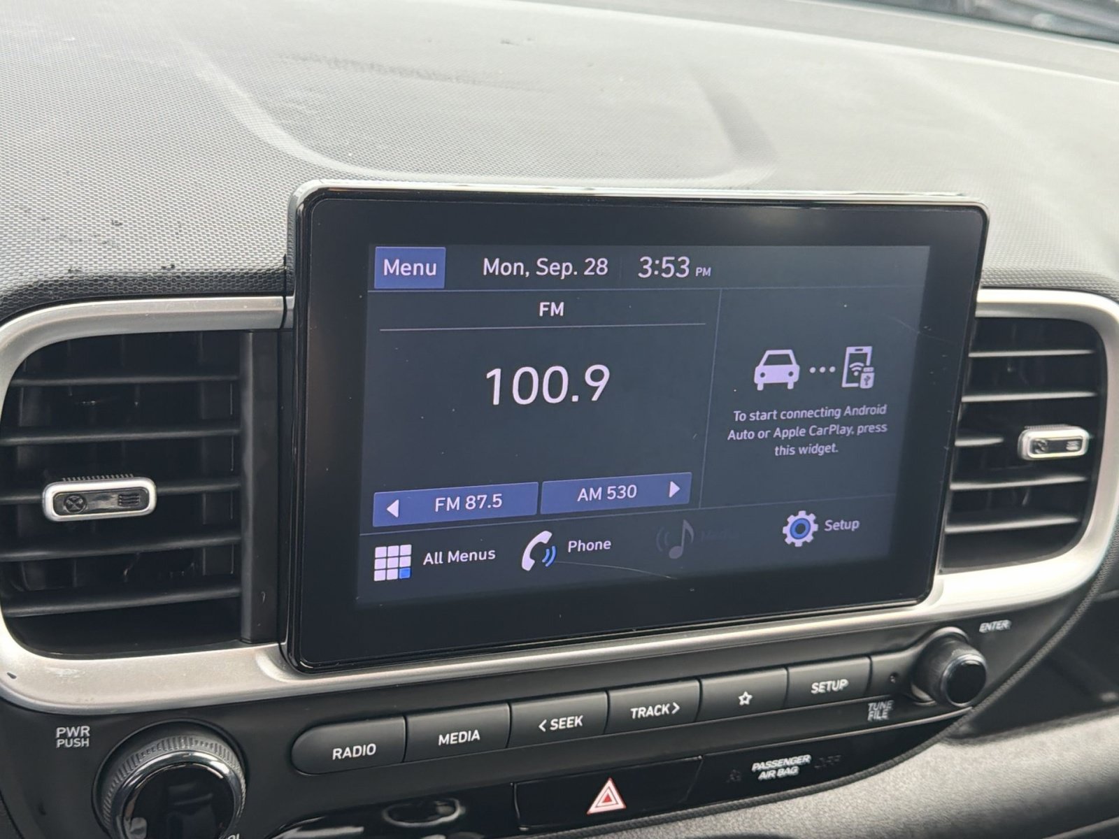 Used 2022 Hyundai Venue SEL FWD image 18