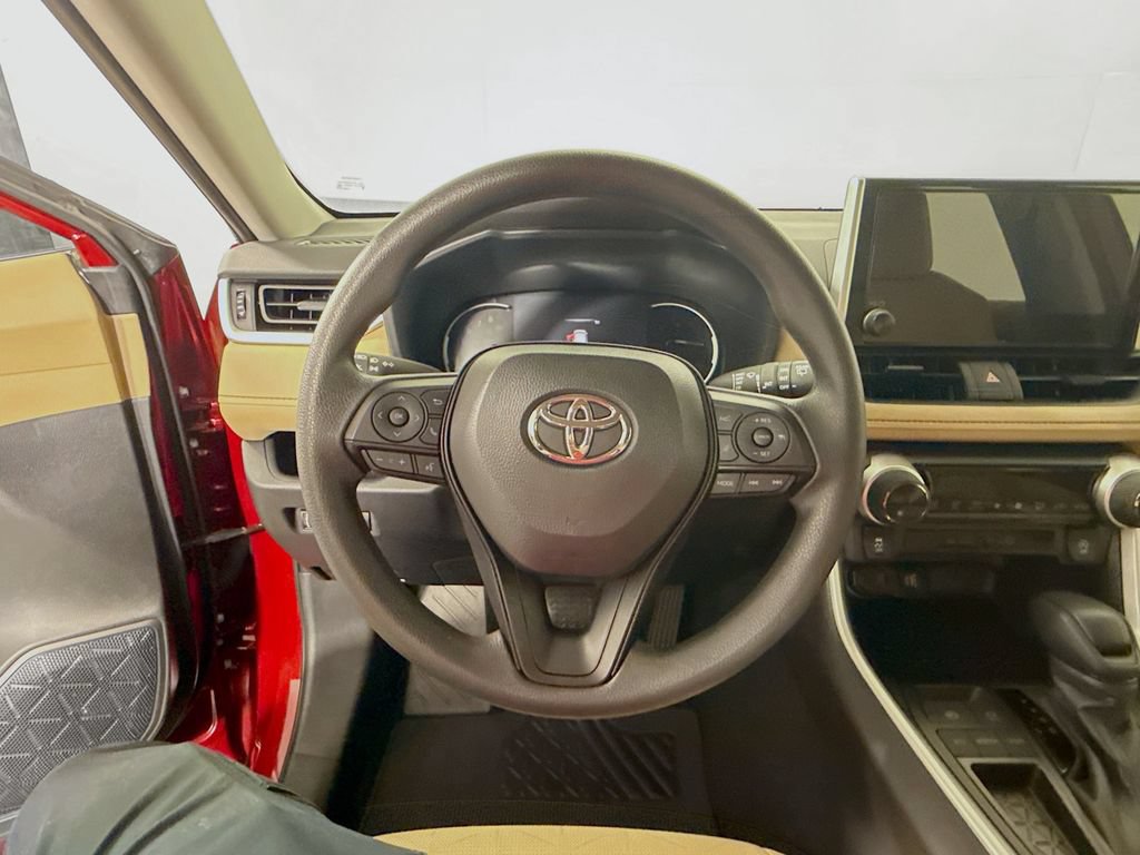 Used 2025 Toyota RAV4 XLE FWD image 12