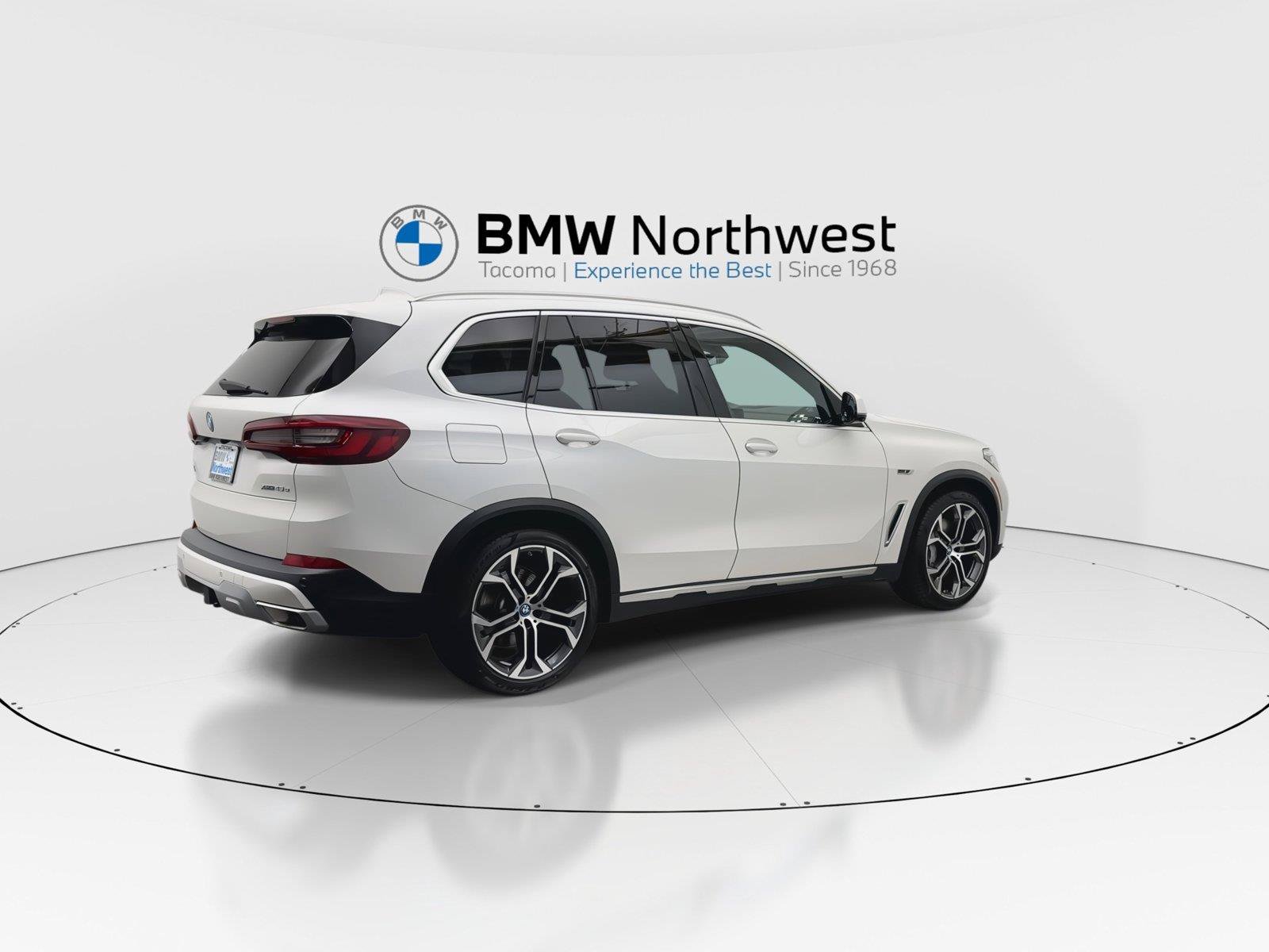 Used 2023 BMW X5 xDrive45e w/ Parking Assistance Package AWD/4WD image 4