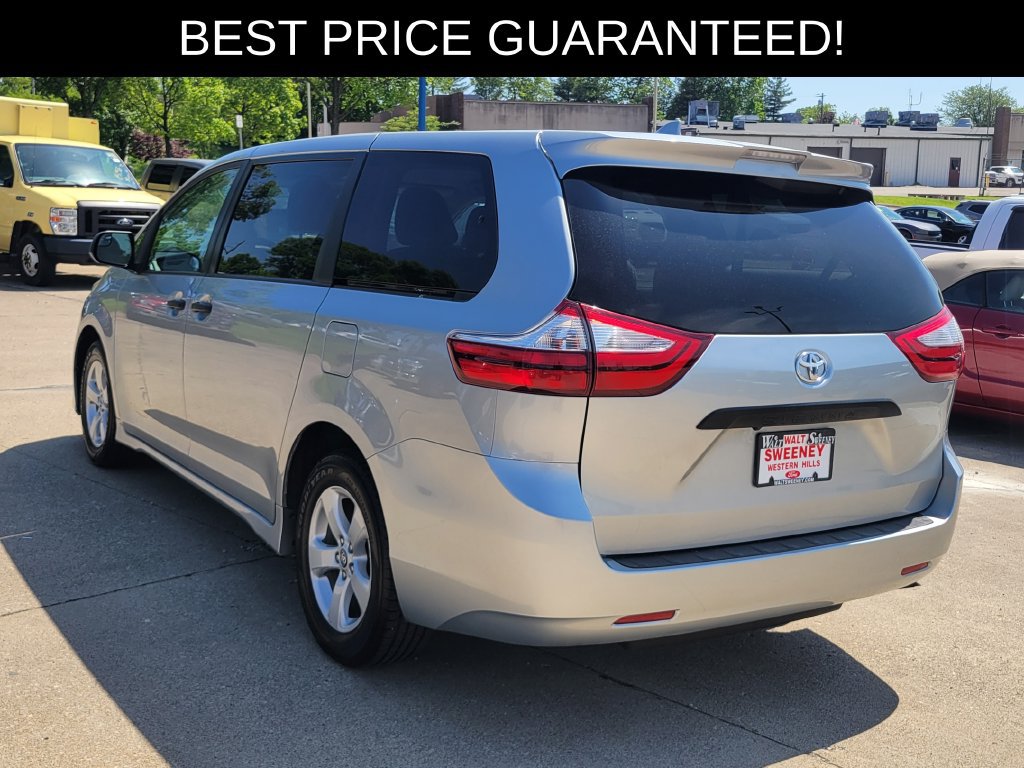 Used 2019 Toyota Sienna L w/ Carpet Mat Package FWD image 3