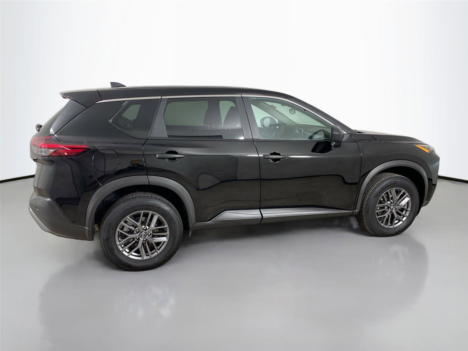 Used 2023 Nissan Rogue S image 16