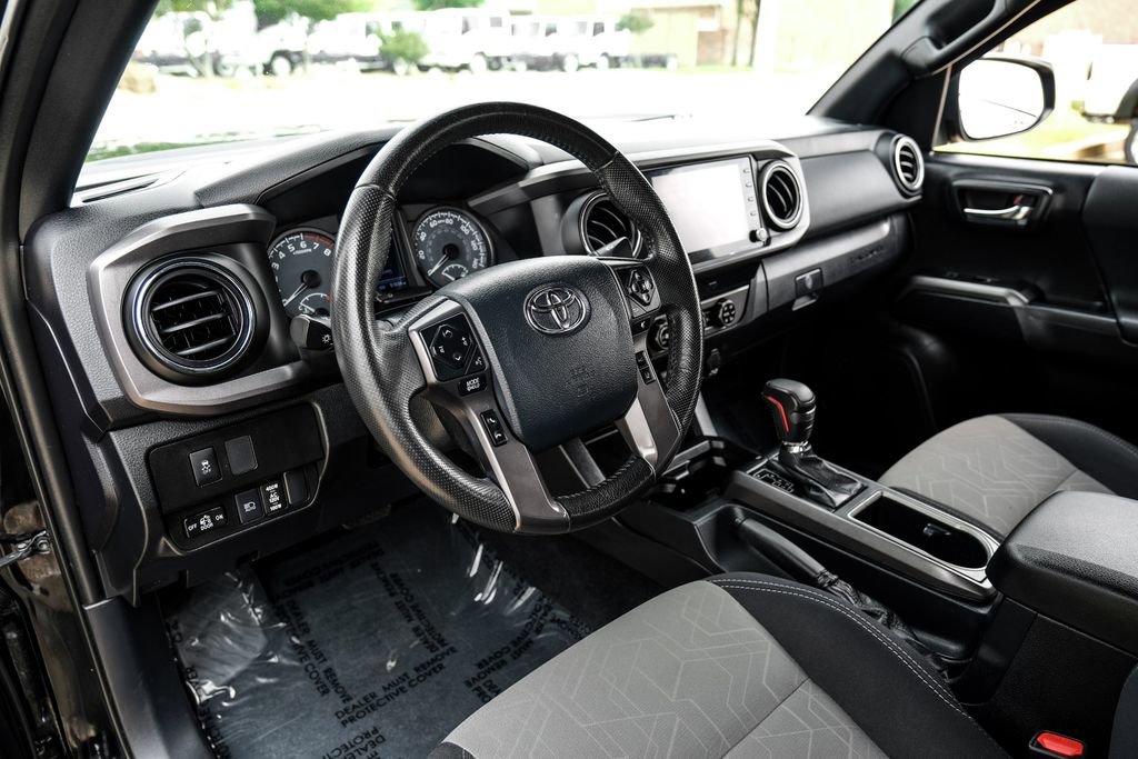 Used 2020 Toyota Tacoma TRD Off-Road AWD/4WD image 2