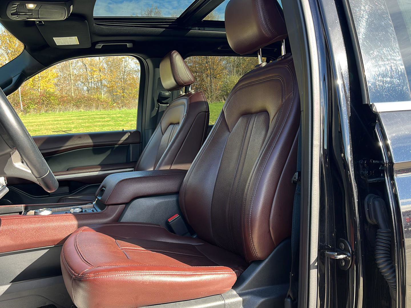 Used 2022 Ford Expedition Max Limited image 12