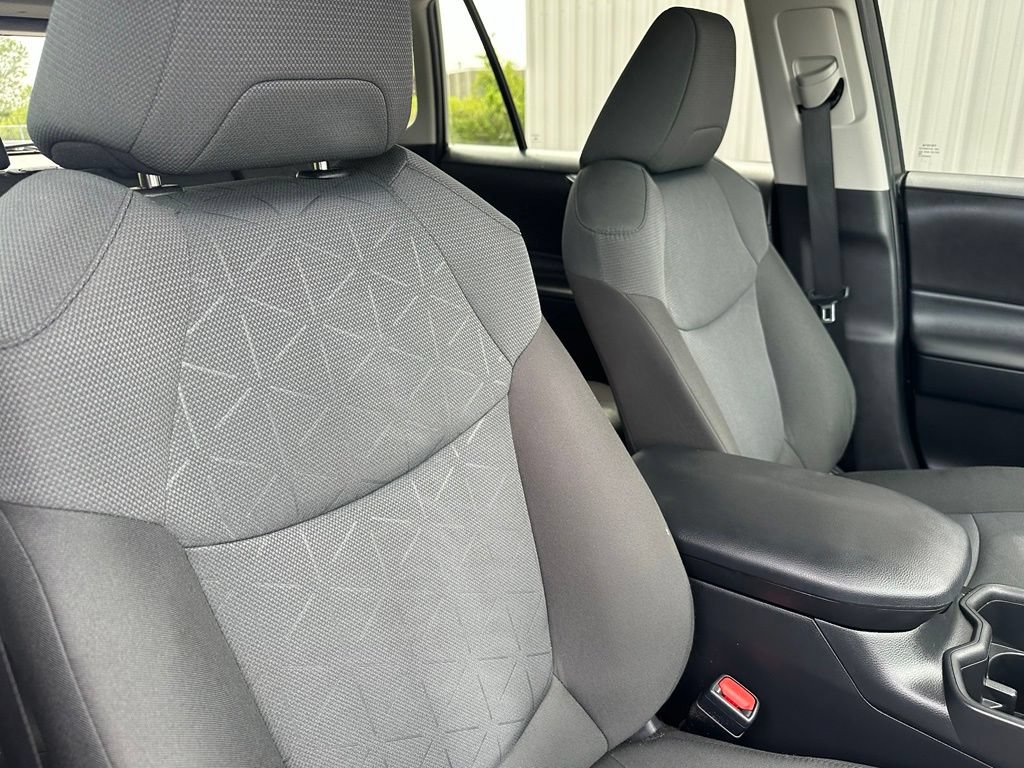 Used 2024 Toyota RAV4 XLE w/ Convenience Package FWD image 27