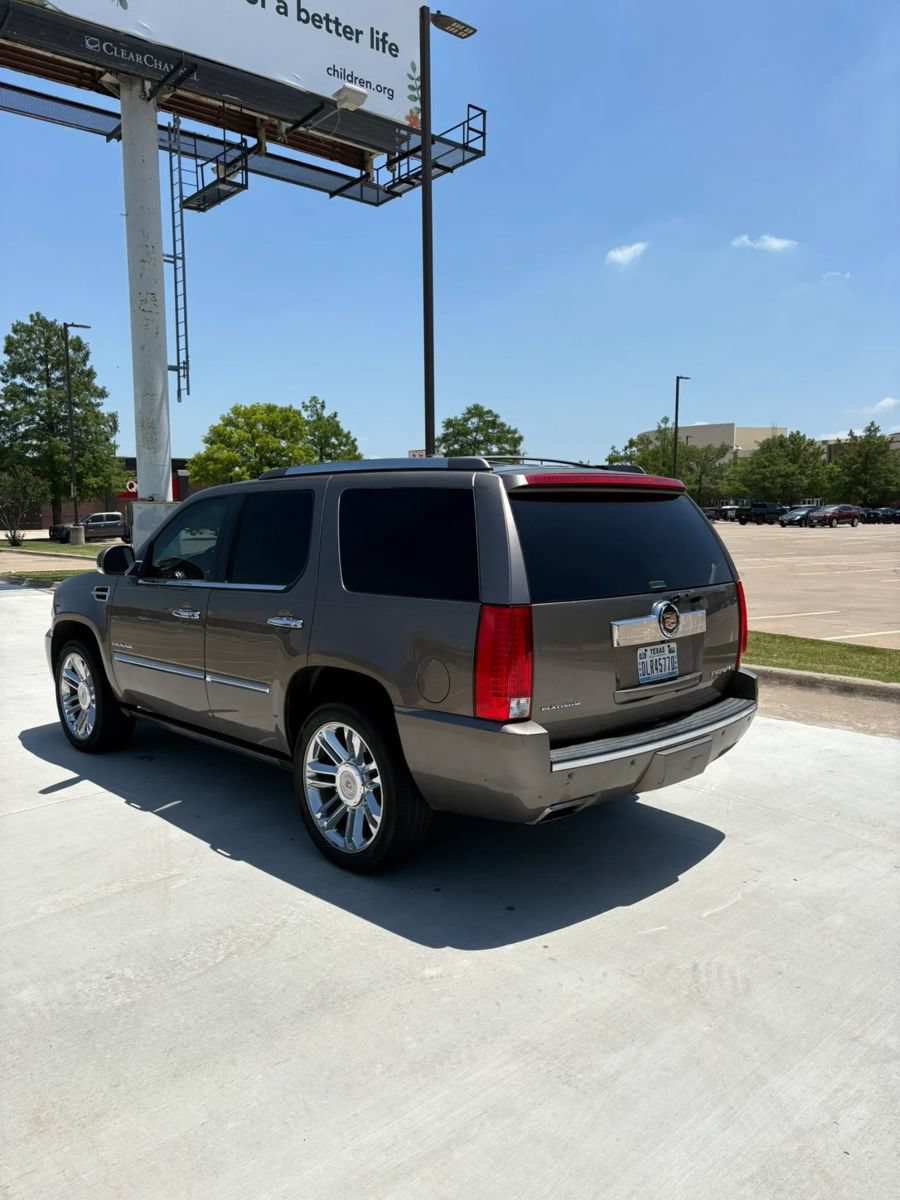Used 2014 Cadillac Escalade Platinum RWD image 5