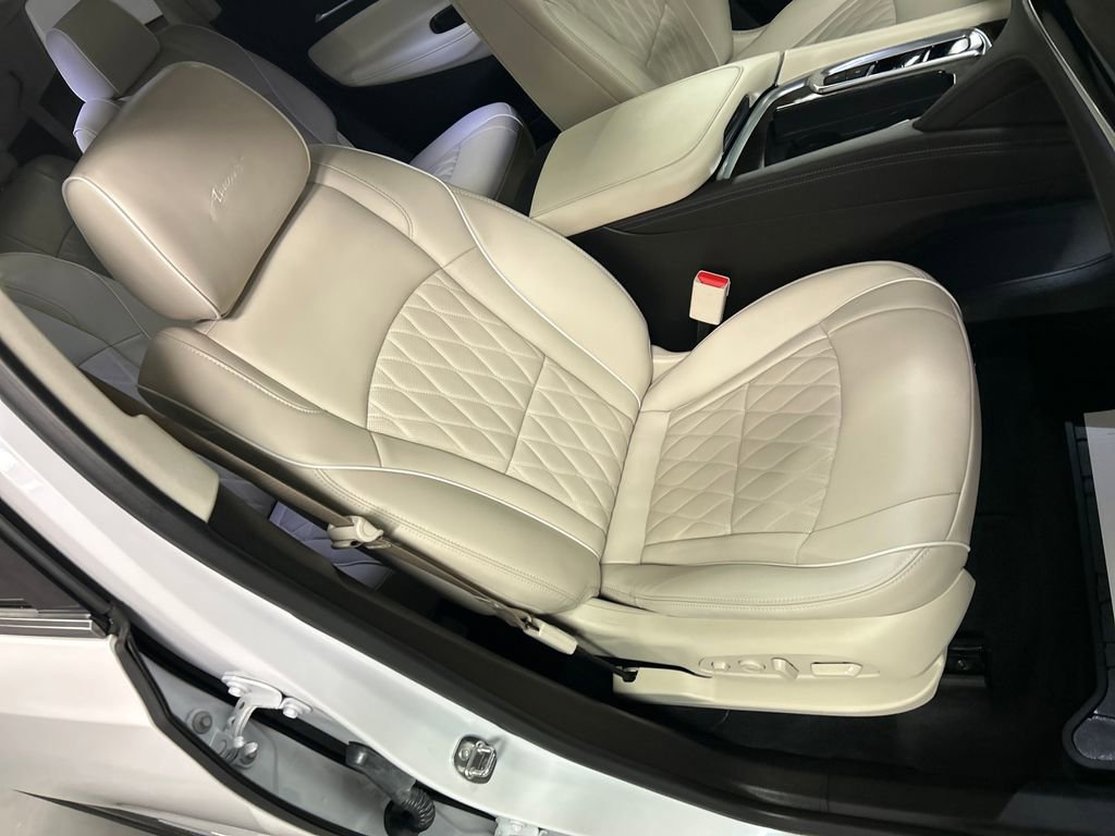 Used 2023 Buick Enclave Avenir w/ Avenir Technology Package AWD/4WD image 26