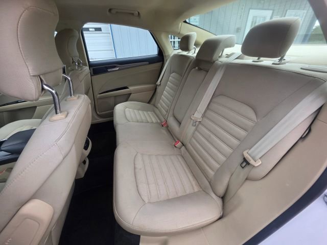 Used 2014 Ford Fusion SE FWD image 19