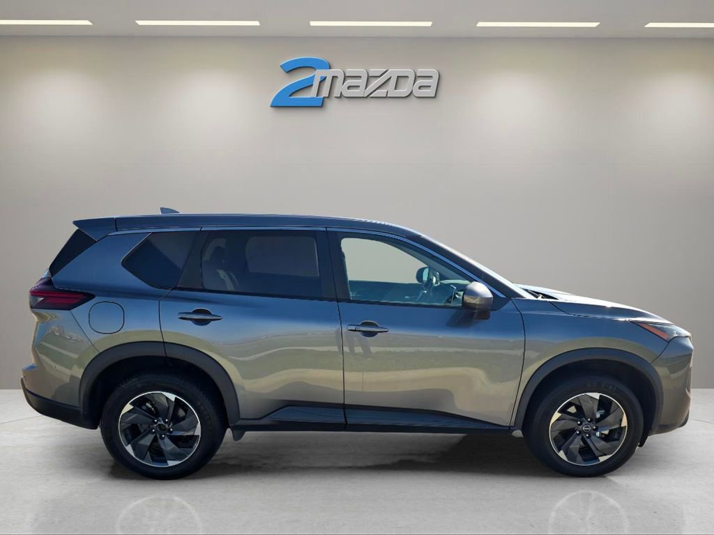Used 2024 Nissan Rogue SV image 6