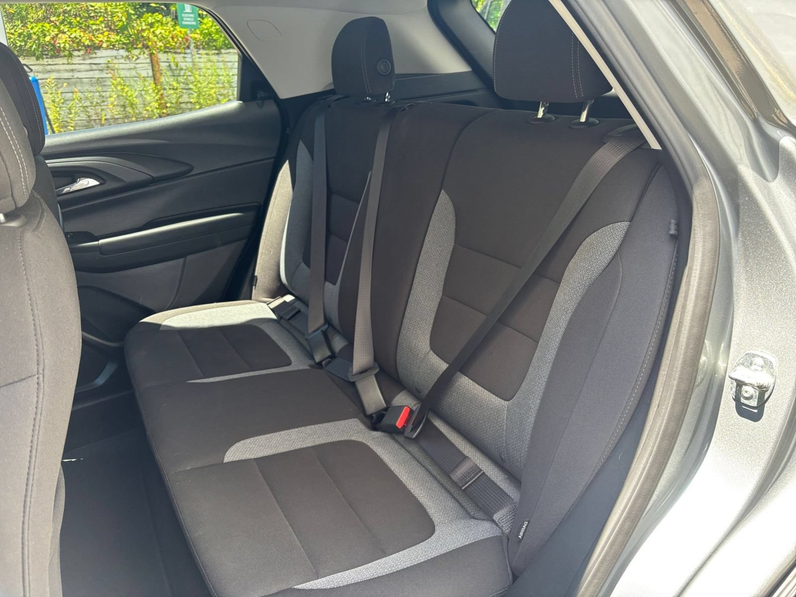 Used 2025 Chevrolet TrailBlazer LT FWD image 35