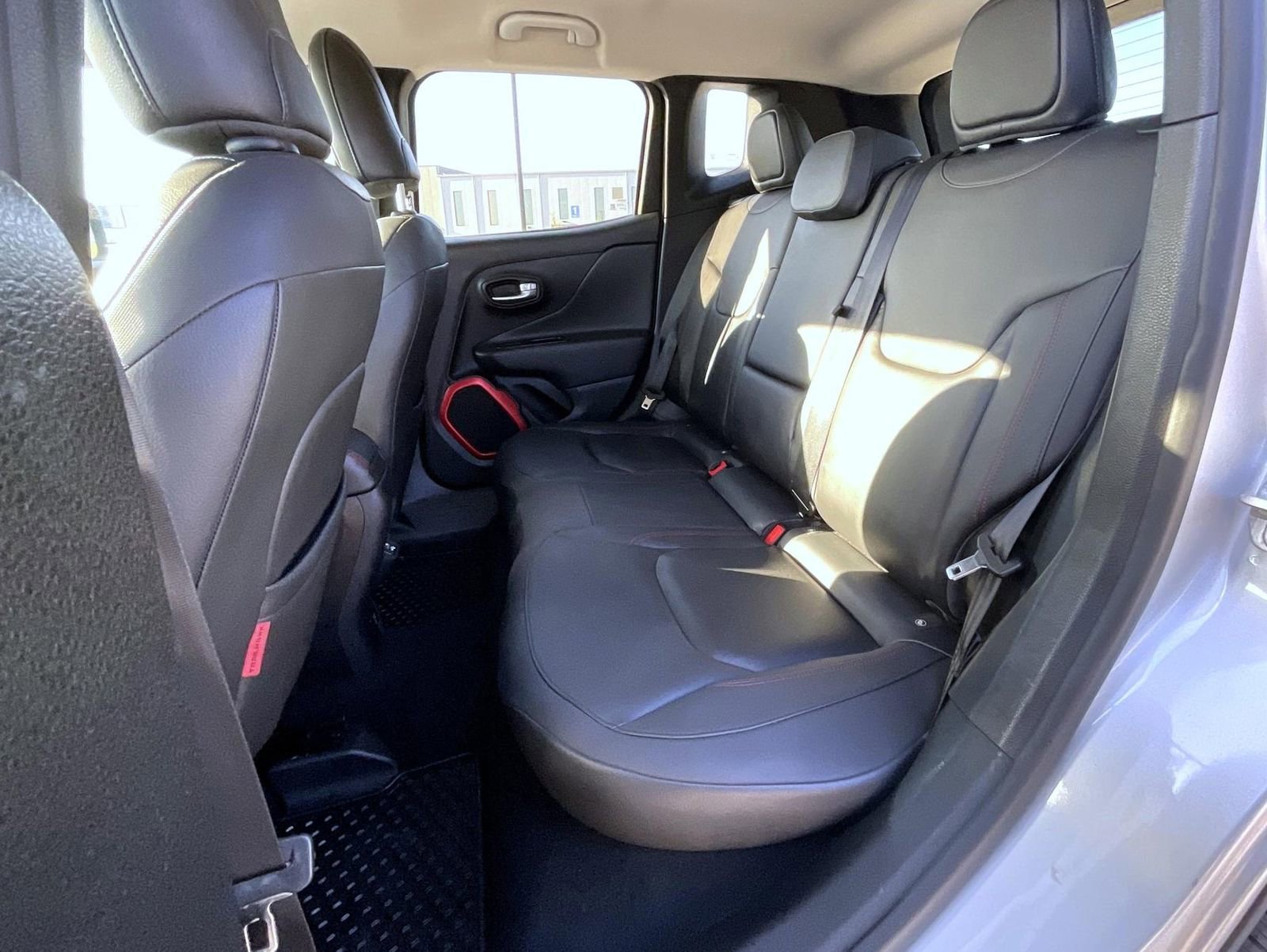 Used 2018 Jeep Renegade Trailhawk AWD/4WD image 18