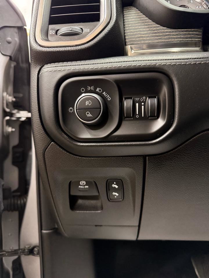 Used 2019 RAM 1500 Limited AWD/4WD image 17