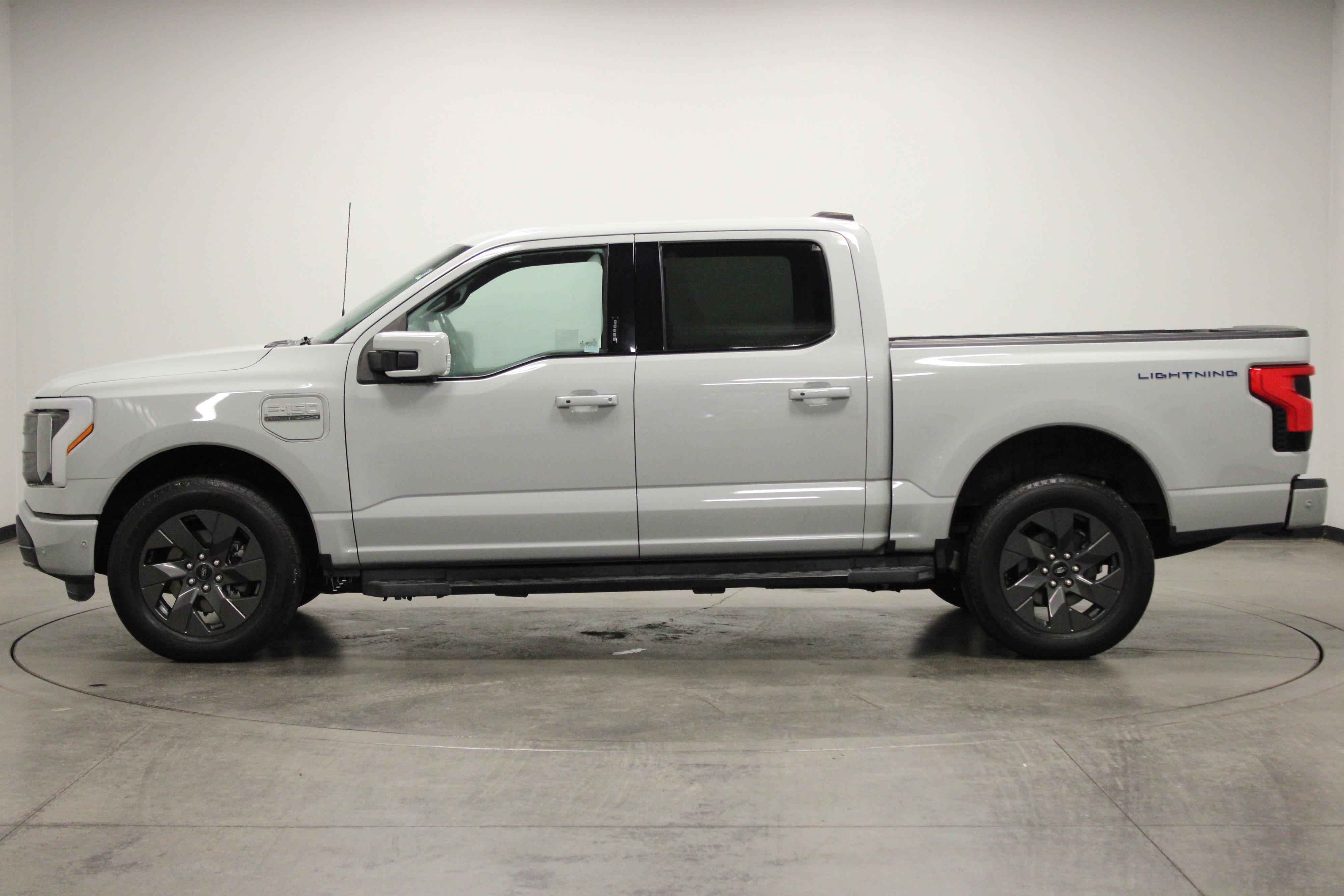 Used 2023 Ford F150 Lightning Lariat w/ Equipment Group 511A High image 5