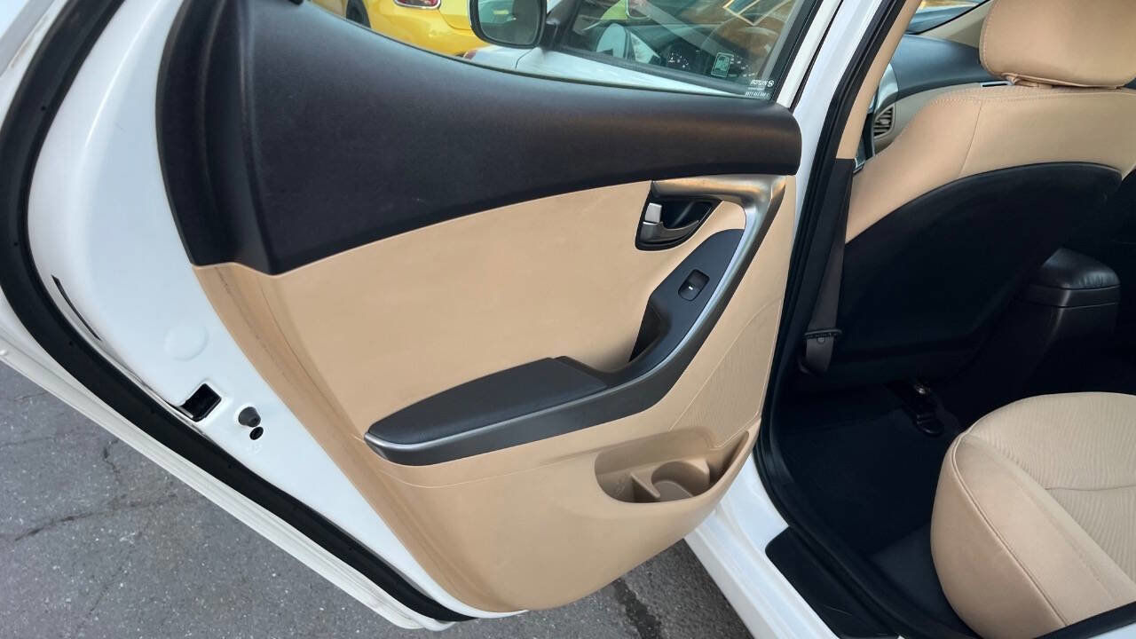 Used 2013 Hyundai Elantra GLS image 19
