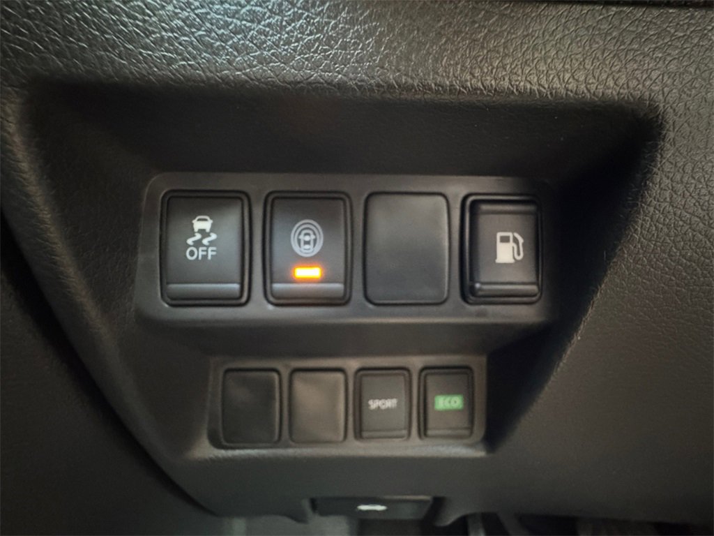 Used 2020 Nissan Rogue S image 25